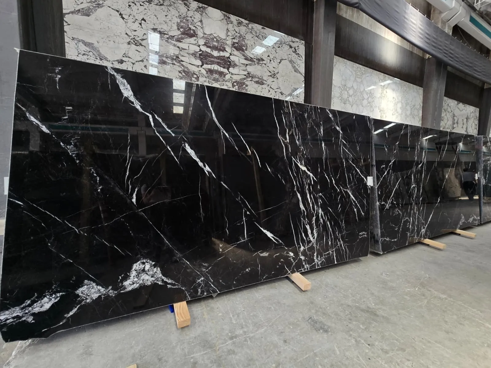 B4664 - 2 CM Alexandrette Black Polished