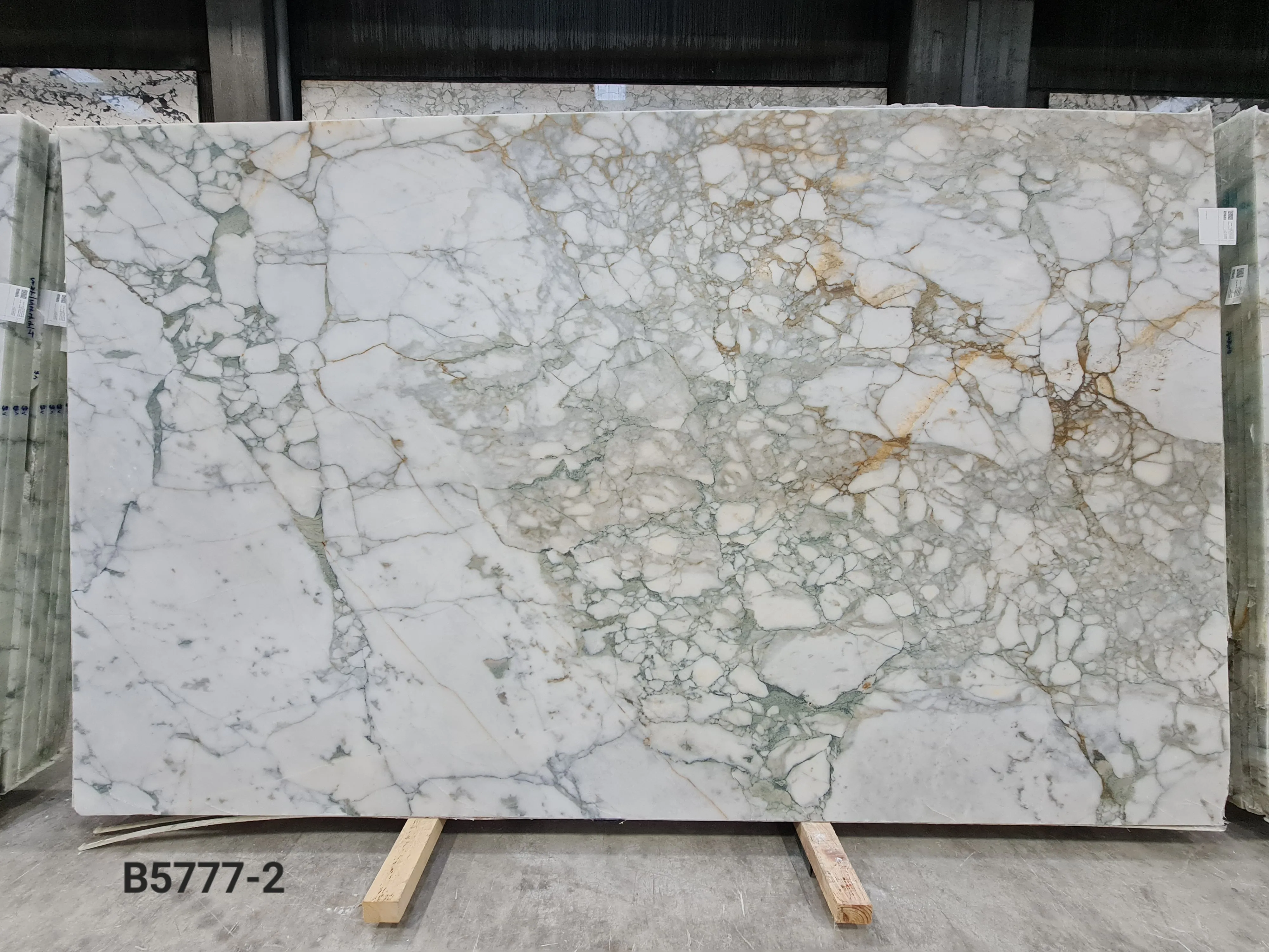 B5777 - 2 CM Calacatta Green Honed