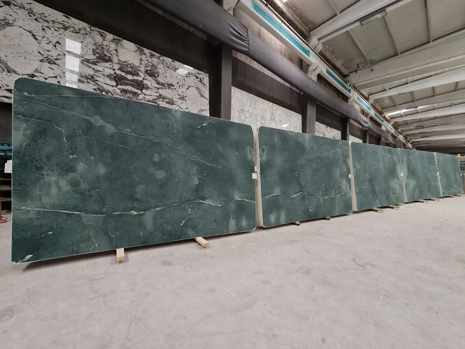 B4758 - 2 CM Verde Castama Honed
