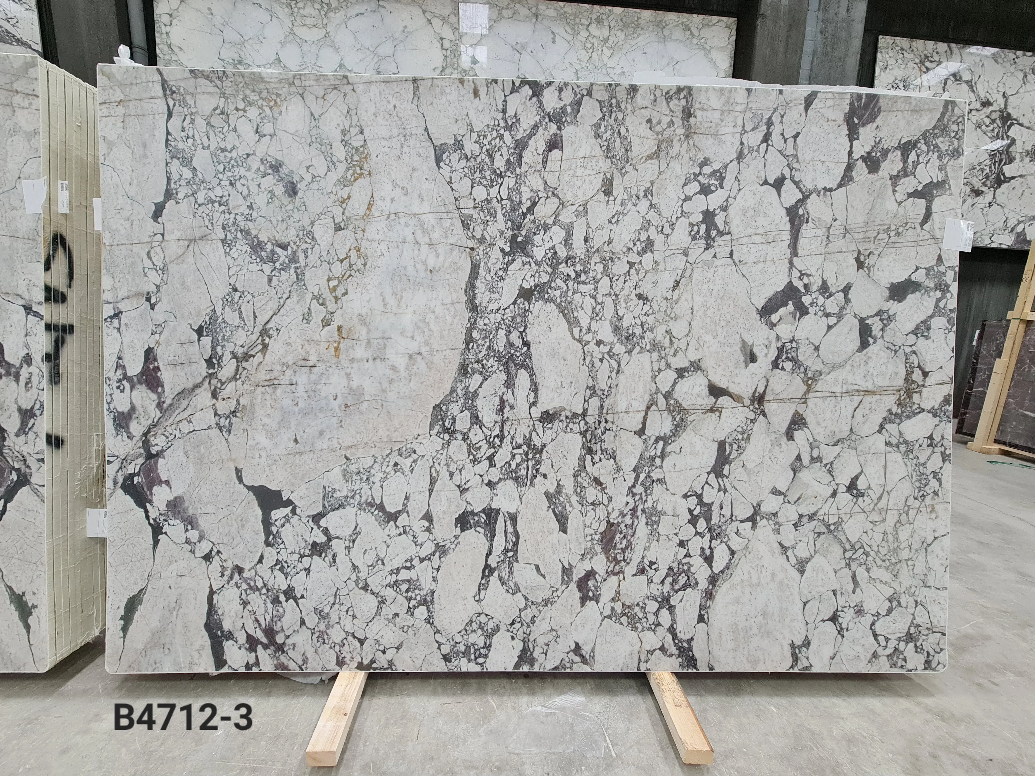 B4712 - 2 CM Calacatta Viola Honed