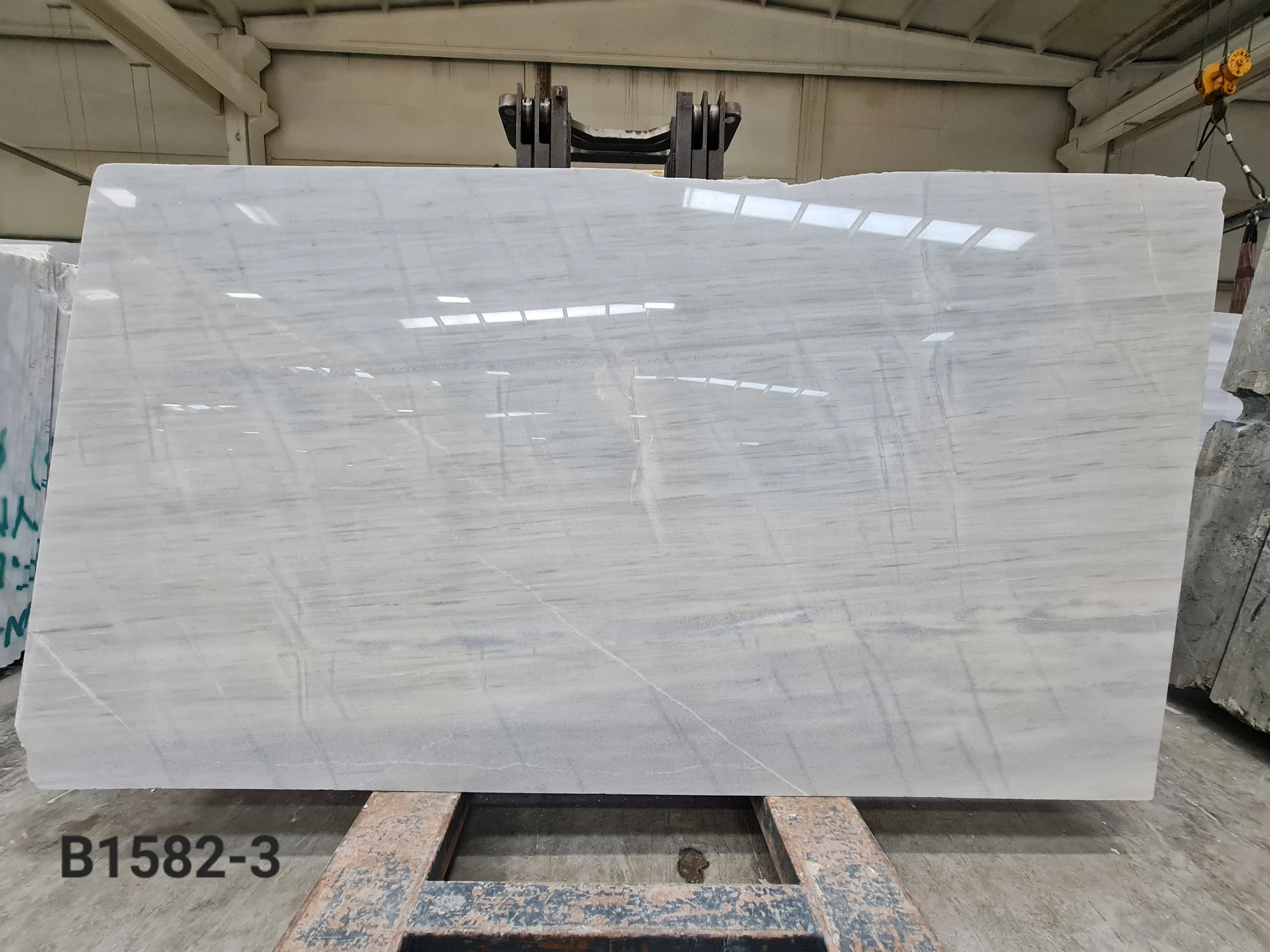 B1582 - 2 CM Glacier White Polished
