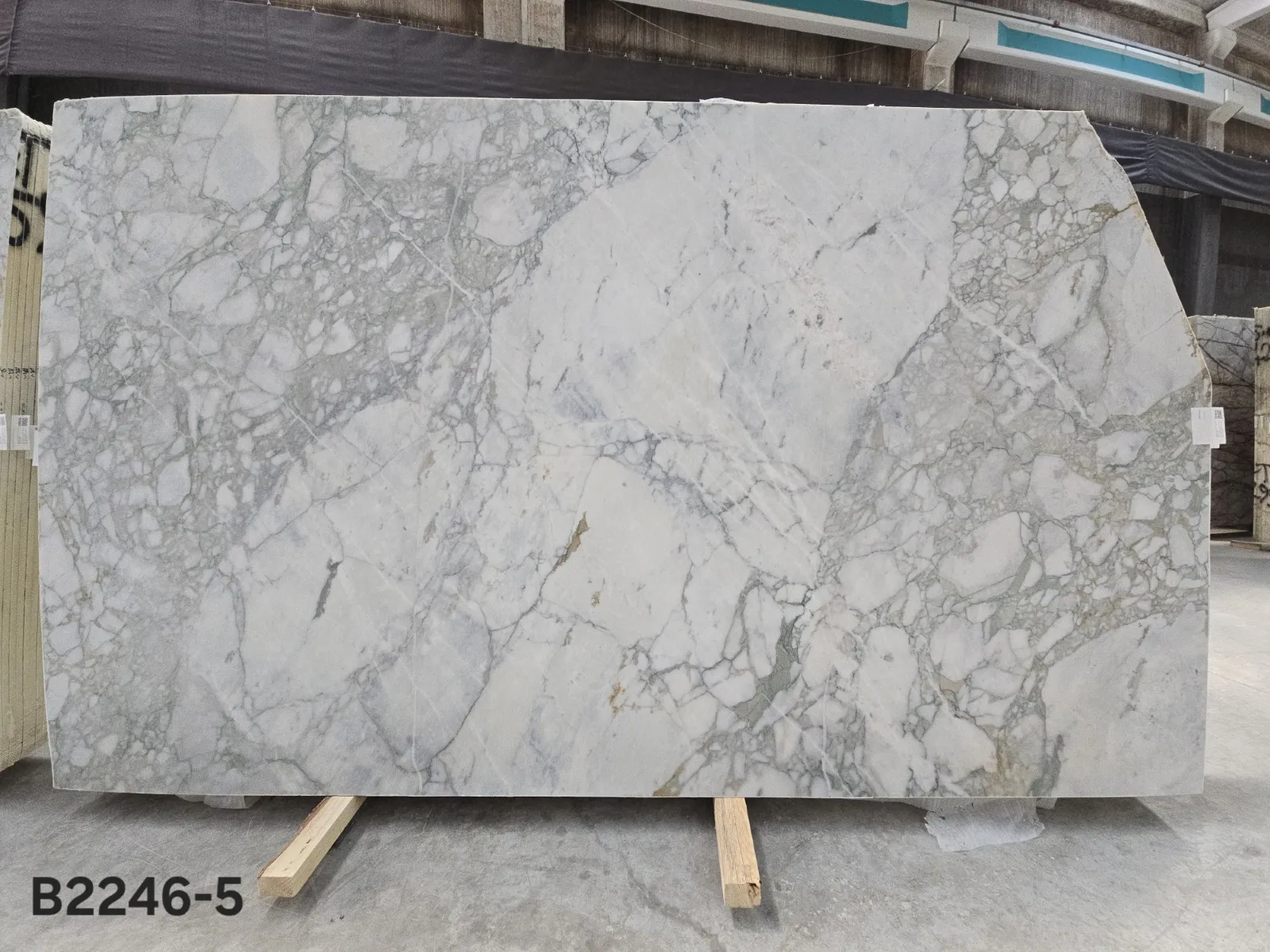B2246 - 2 CM Calacatta Green Honed