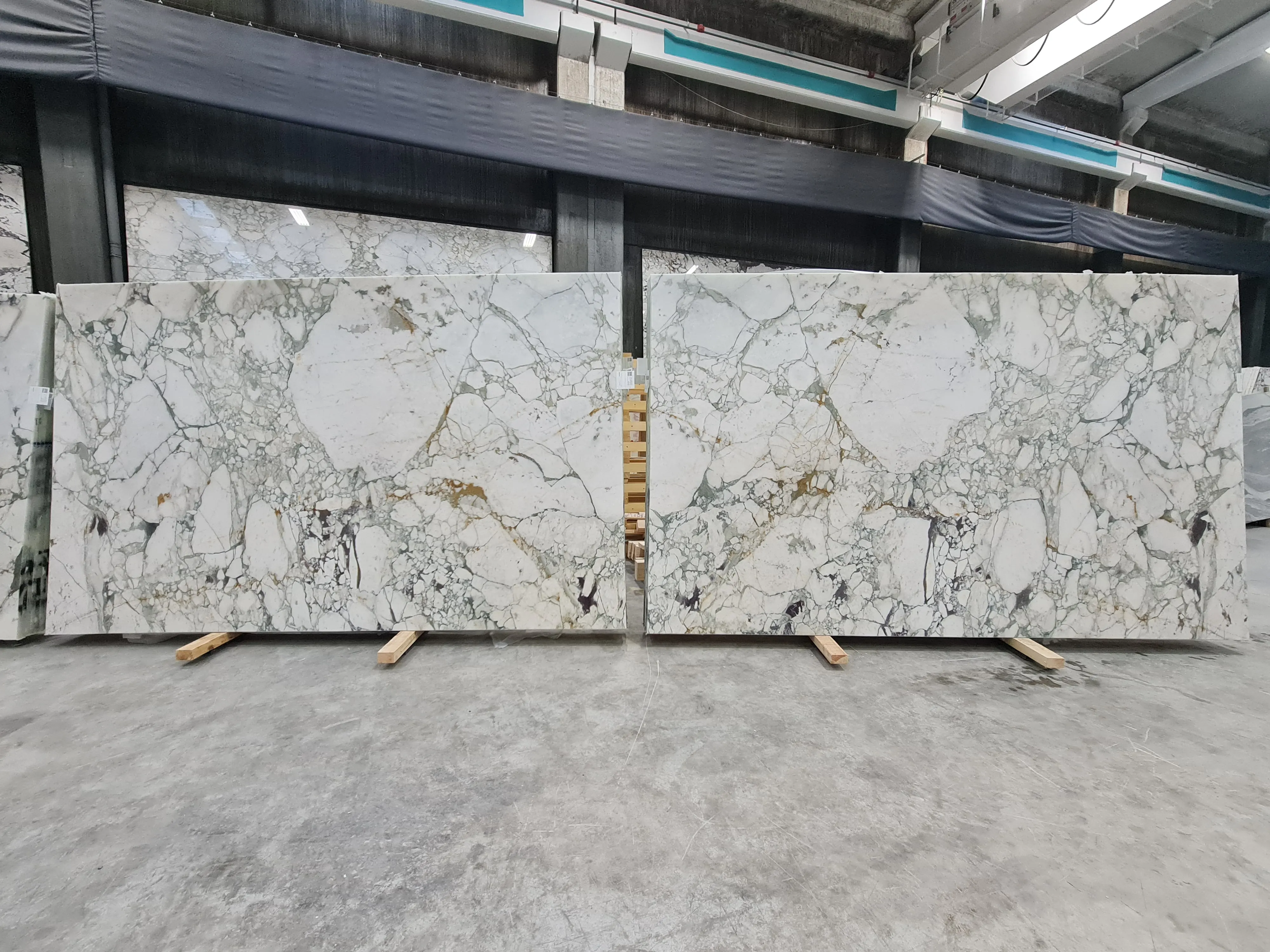 B5441 - 2 CM Calacatta Green Honed