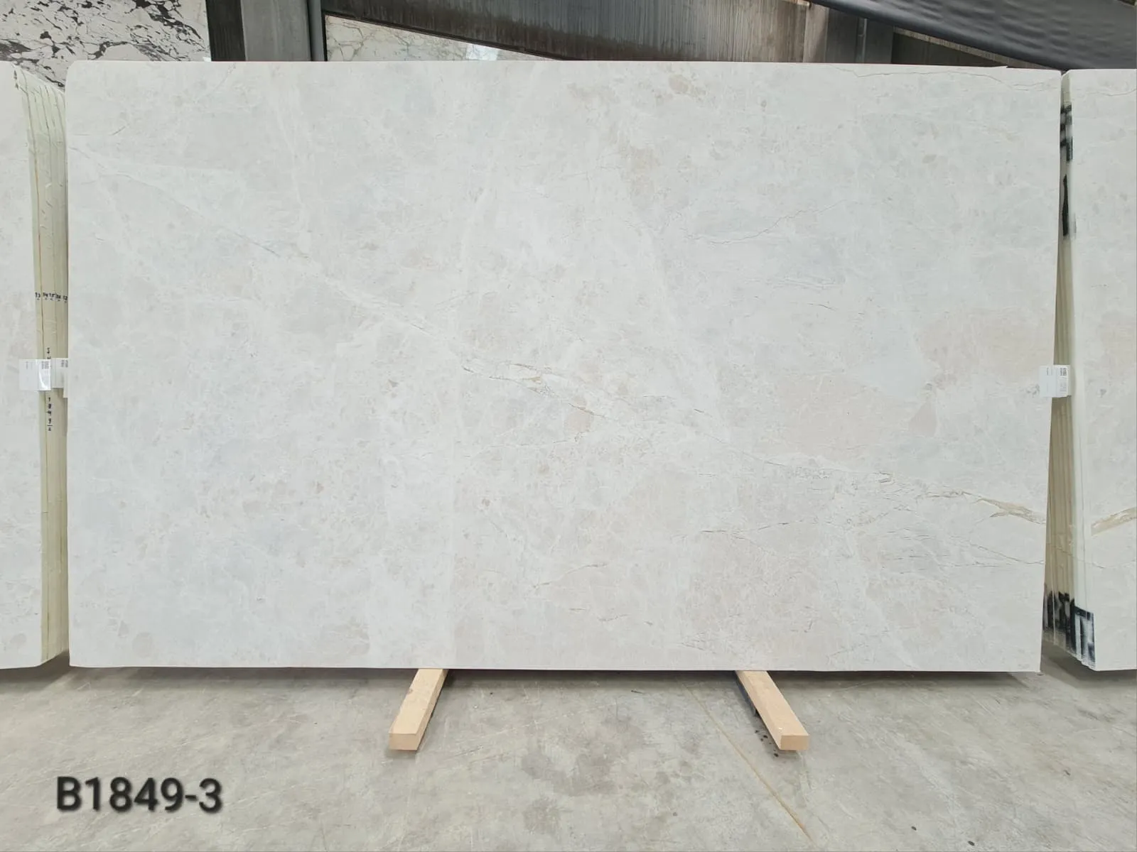 B1849 - 2 CM Vanilla Ice Honed
