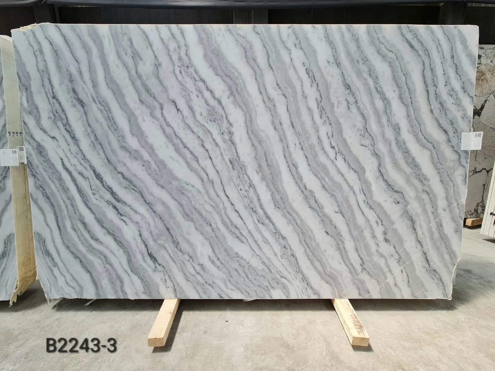B2243 - 2 CM Fusion White Honed