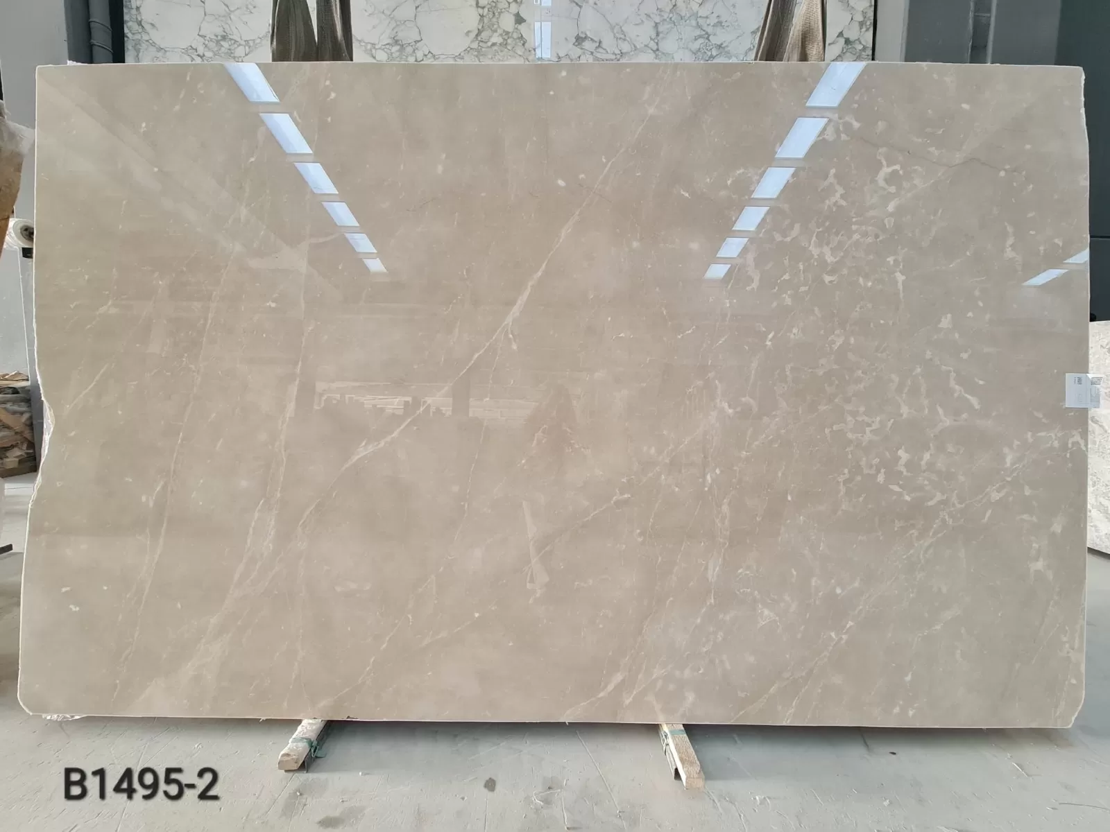 B1495 - 2CM MOON CREAM POLISHED