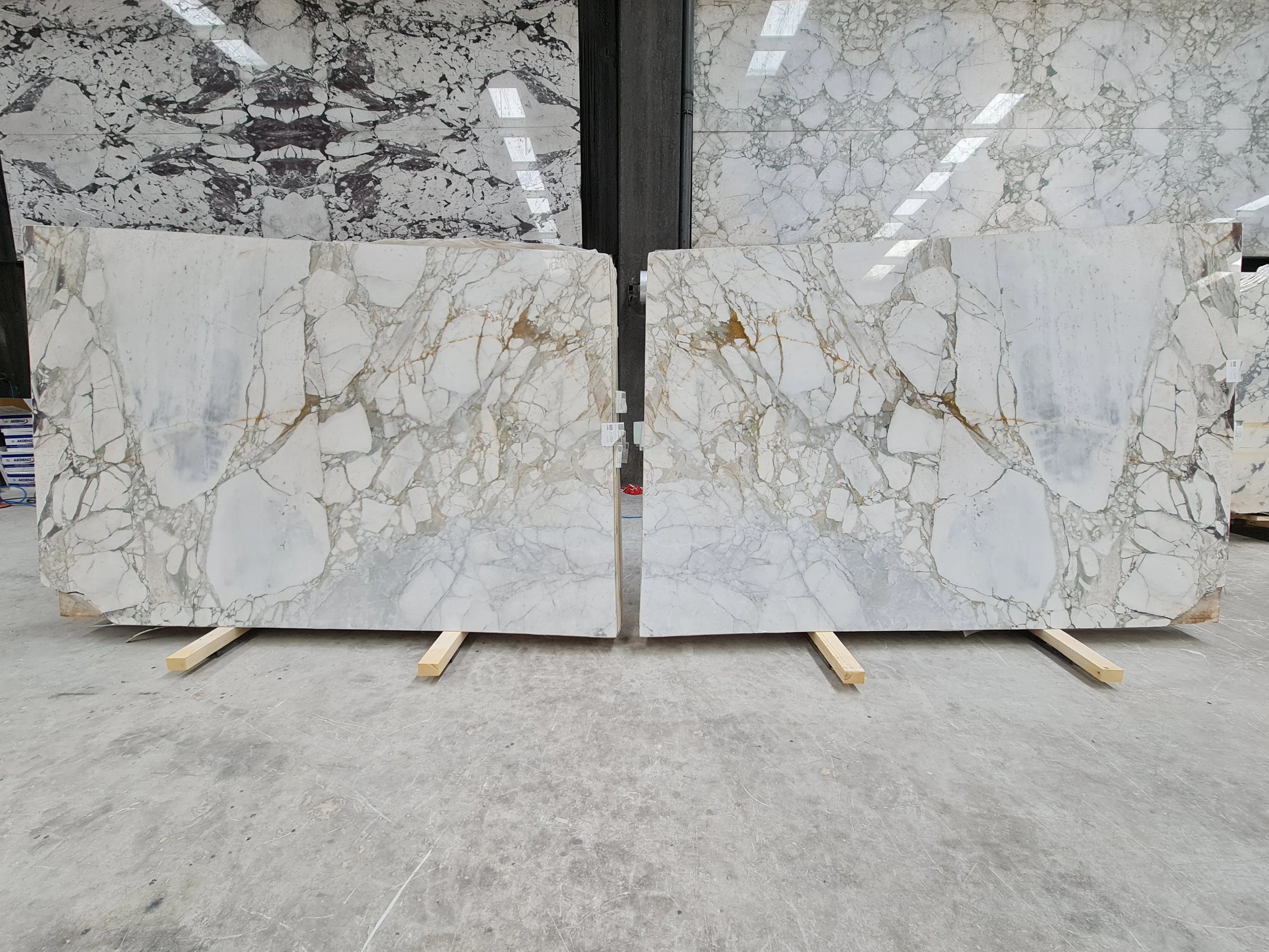 B1347 - 2 CM Calacatta Green Polished