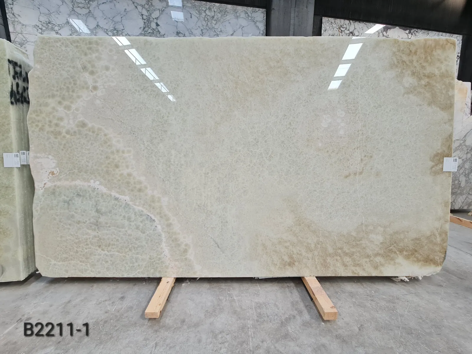 B2211 - 2 CM Green Onyx Polished