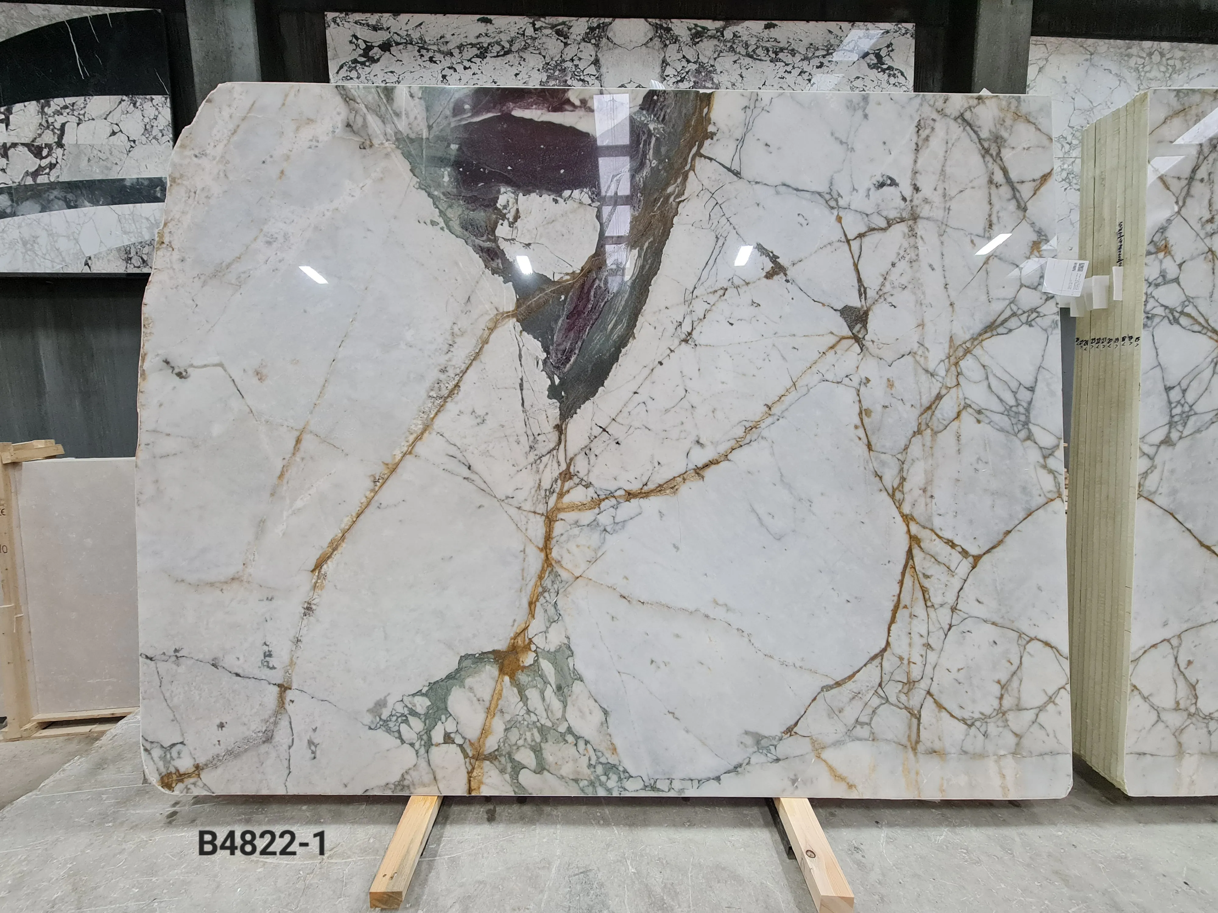 B4822 - 2 CM Calacatta Green Polıshed